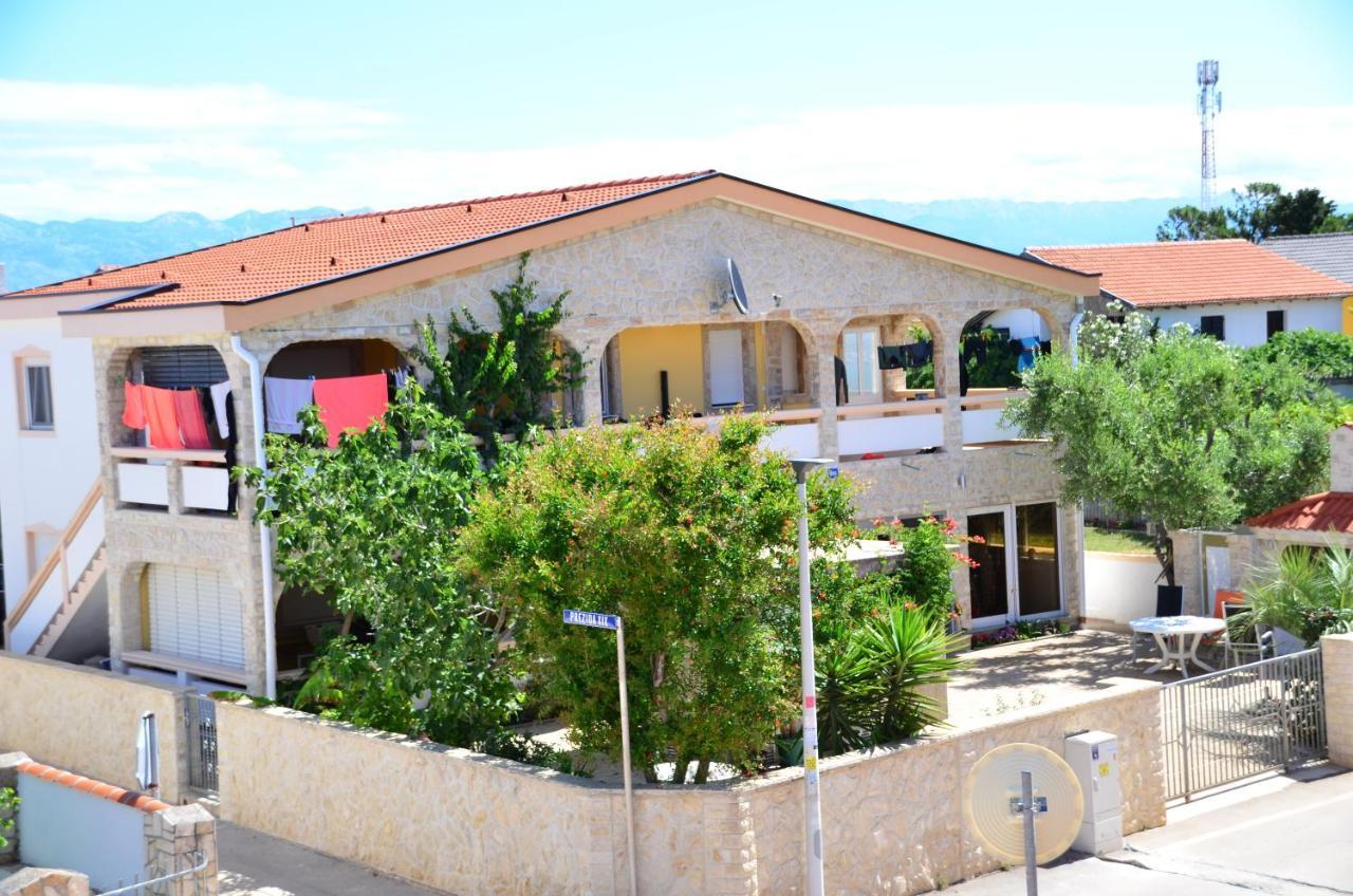 Apartements Delfin Apartman Vir